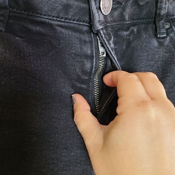 Refuge Distressed Shorts   - Picture 3 of 7